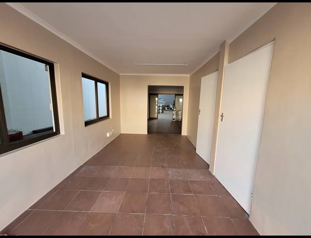 567M² WAREHOUSE TO LET IN STIKLAND INDUSTRIAL